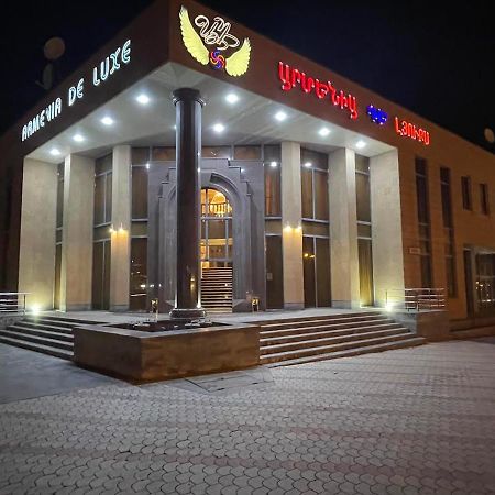 יירבאן Joy Hotel Apartament מראה חיצוני תמונה