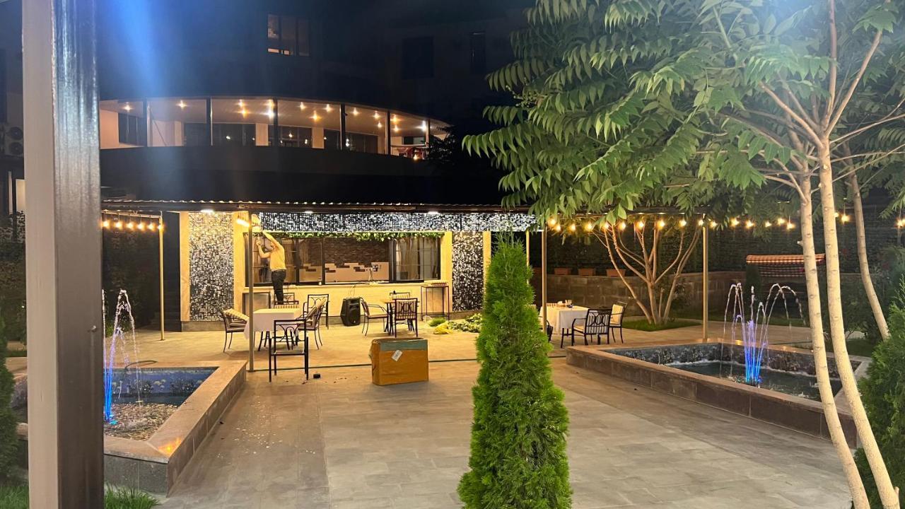 יירבאן Joy Hotel Apartament מראה חיצוני תמונה