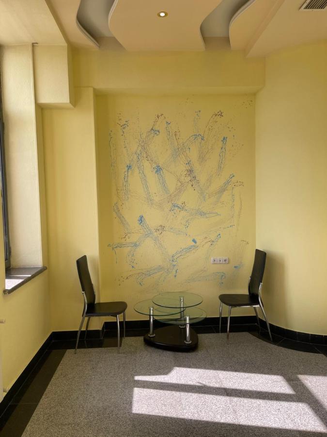יירבאן Joy Hotel Apartament מראה חיצוני תמונה