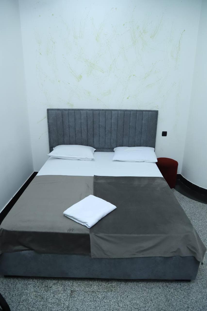 יירבאן Joy Hotel Apartament מראה חיצוני תמונה